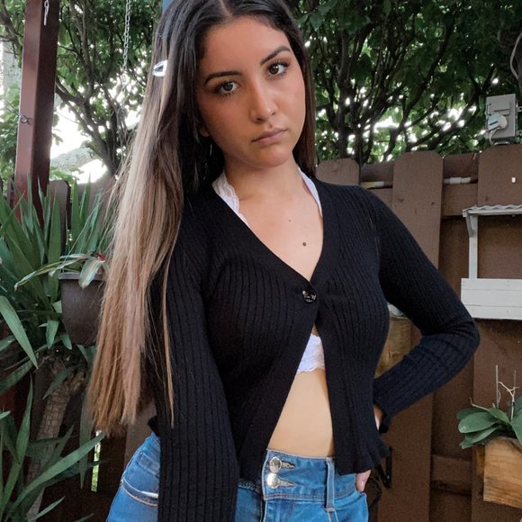 Meet Me In LA Cropped Knit Cardigan - Picture 3 of 4